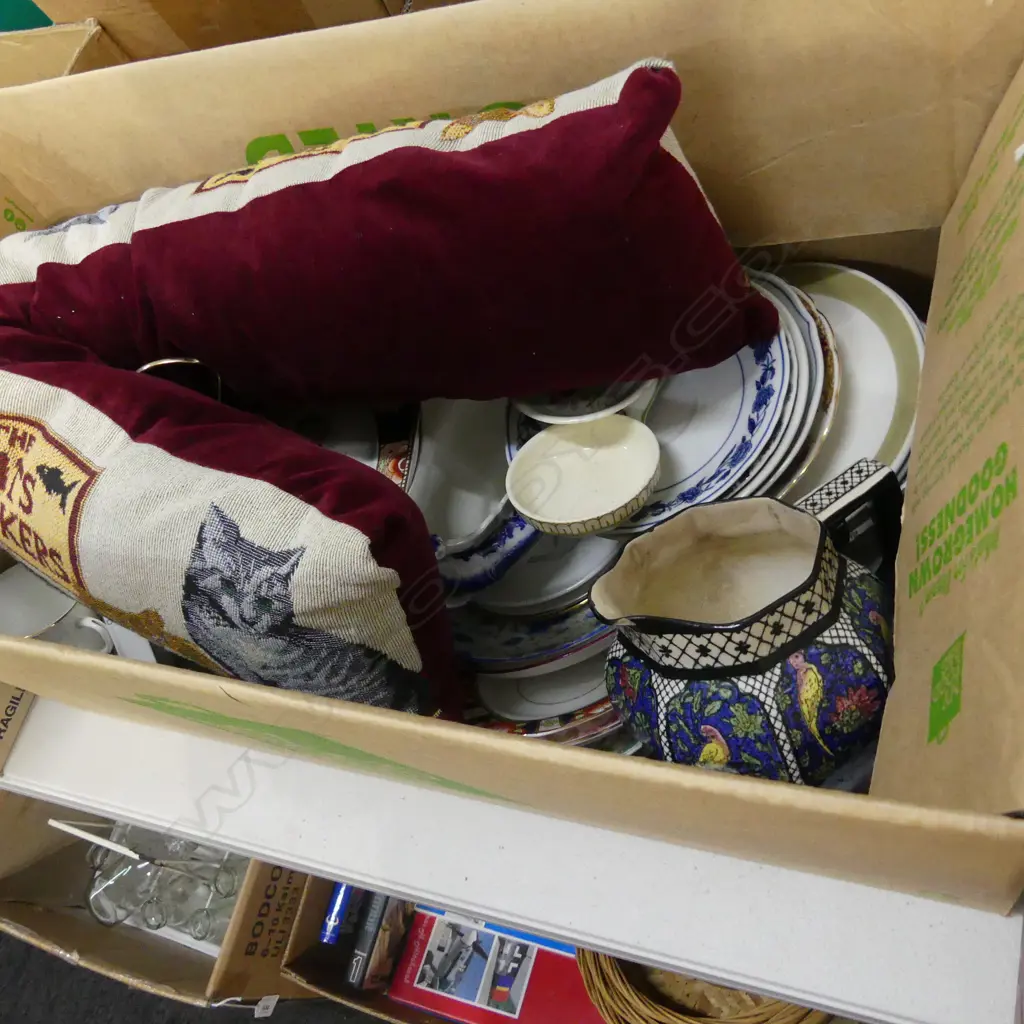 BOX LOT OF PLATES ETC Image 1++