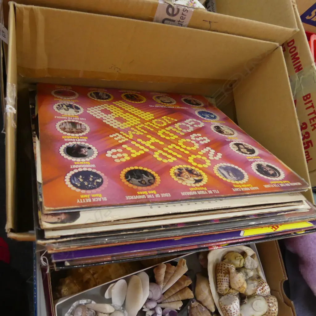 BOX OLD VINYL RECORDS  Image 1++