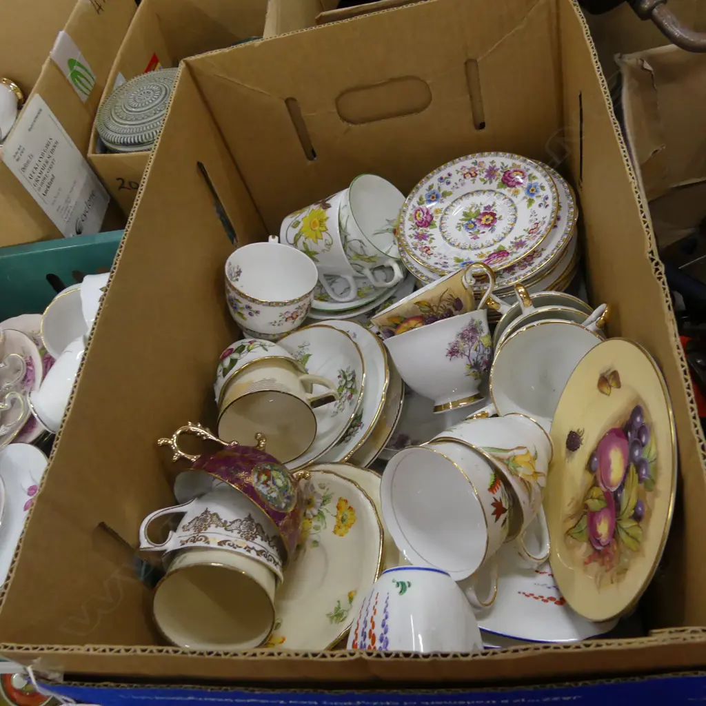 BOX LOT ASST. CUPS & SAUCERS / TRIOS  Image 1++