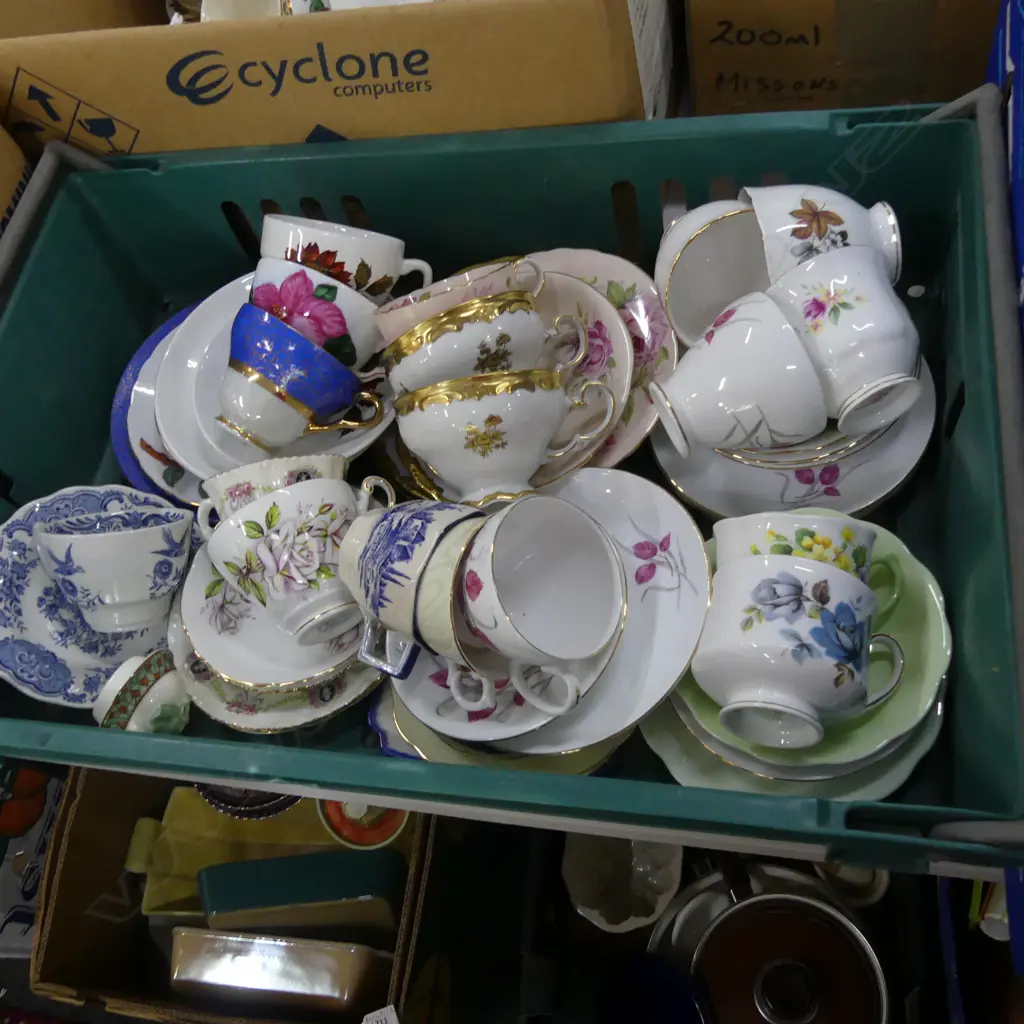 BOX LOT ASST. CUPS & SAUCERS / TRIOS  Image 1++