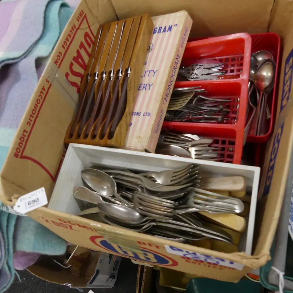 BOX LOT ASST. CUTLERY INCL. 'BONE' HANDLES ETC Image 1++