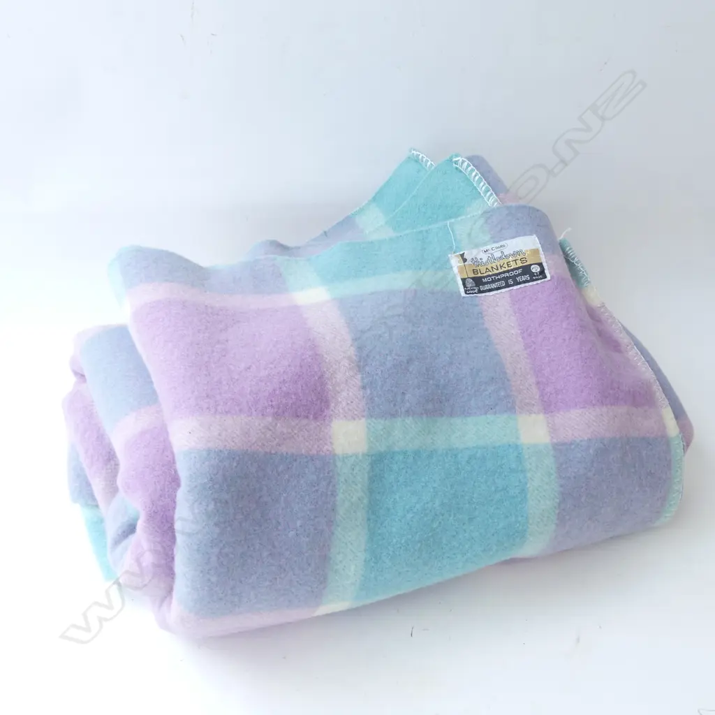 2 x SINGLE WOOL BLANKETS Image 1++