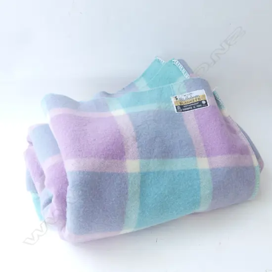 2 x SINGLE WOOL BLANKETS