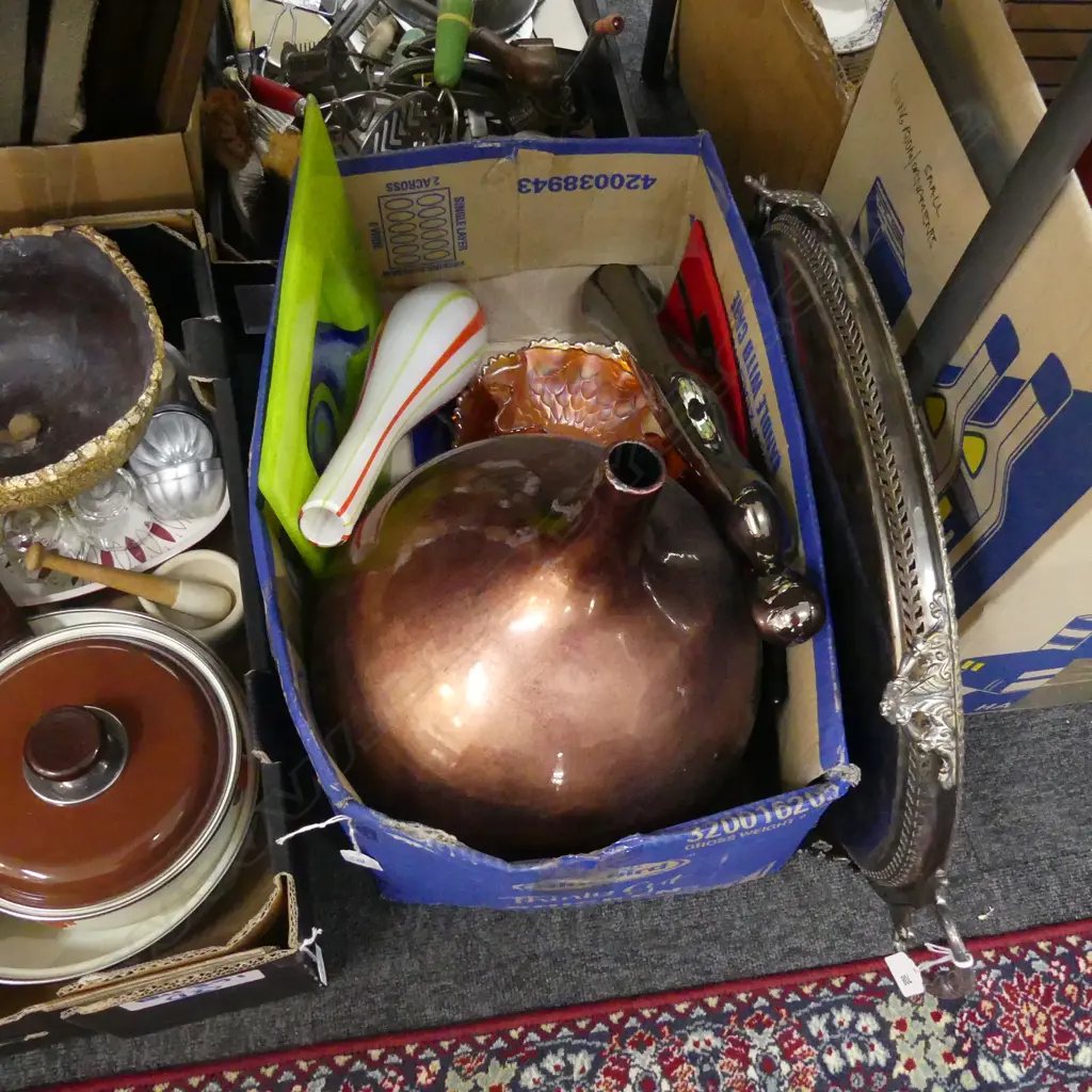BOX LOT LARGE VASE, ART GLASS ETC Image 1++