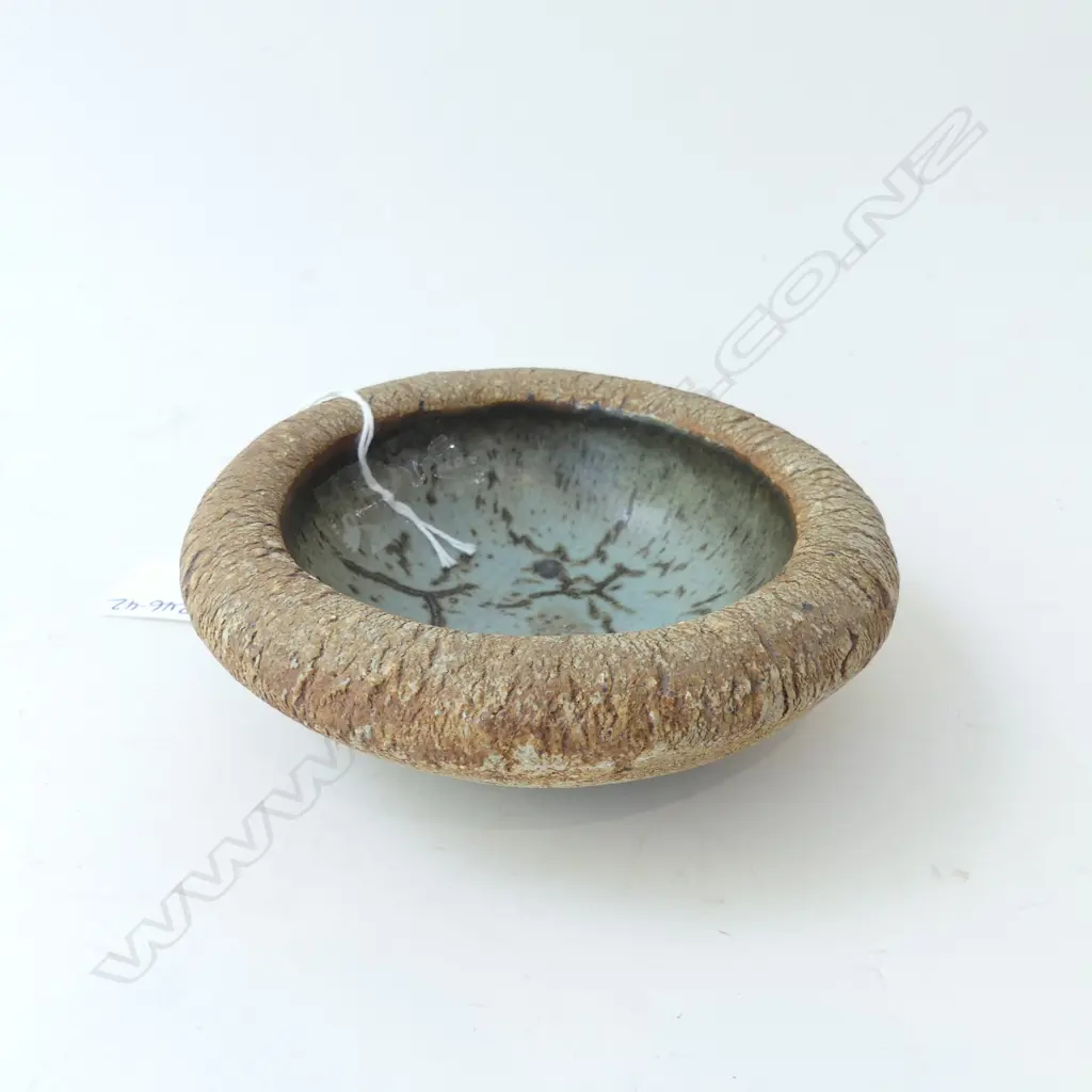LEN CASTLE BOWL ASH GLAZED/UMBER PIGMENTED D. 130mm Image 1++