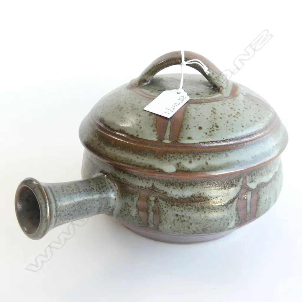 PETER STICHBURY LIDDED CASSEROLE 190mm dia Image 1++