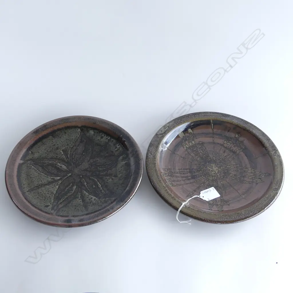 2 MIREK SMISEK PLATES WAX RESIST & BRUSHED DECORATION Dia.265mm Image 1++