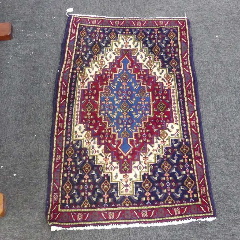SMALL HAND KNOTTED WOOL PILE RUG 1050x660mm Image 1++