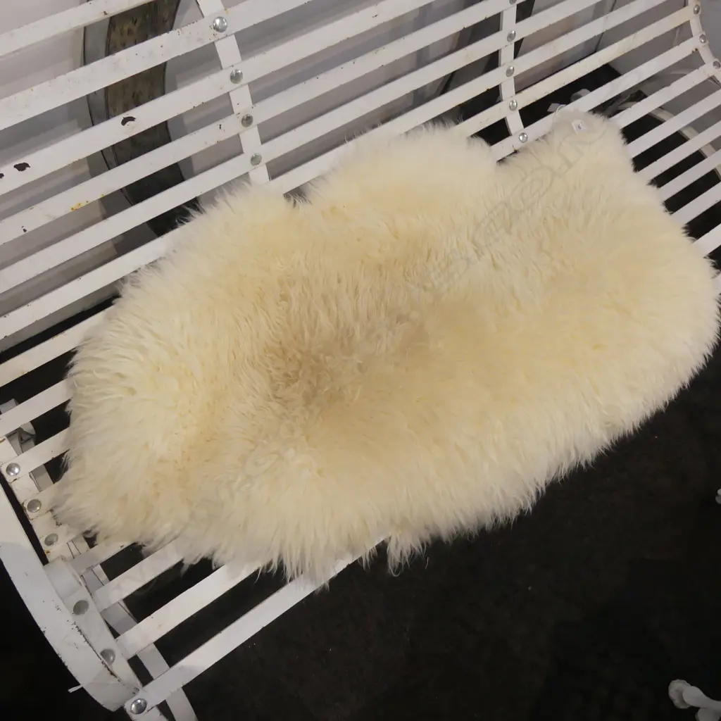 LG SHEEPSKIN RUG L 1200MM Image 1++