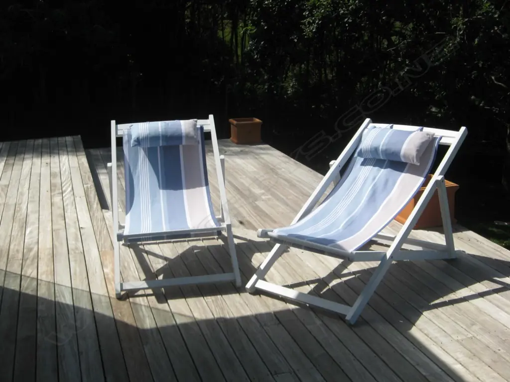 PR WHITE PAINTED CANVAS DECK CHAIRS Image 1++