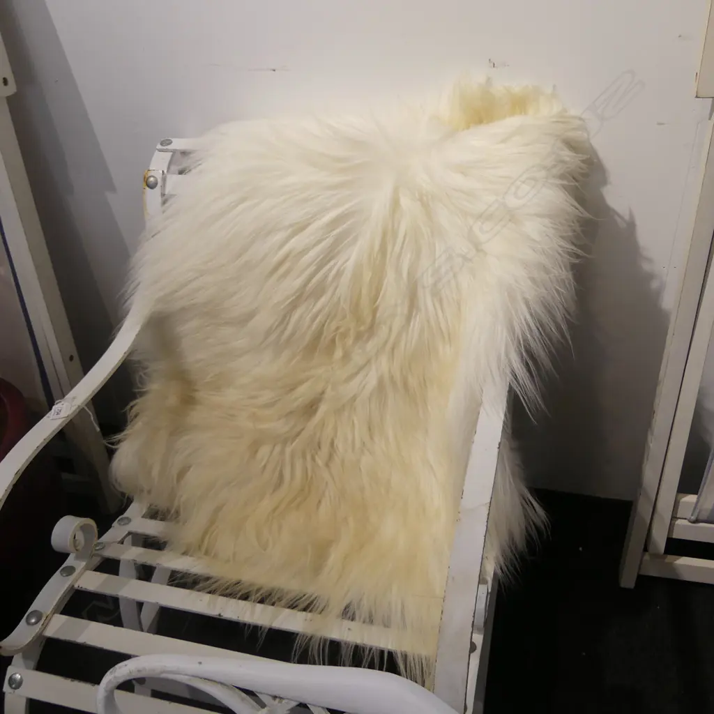GOAT SKIN RUG  L1050MM Image 1++