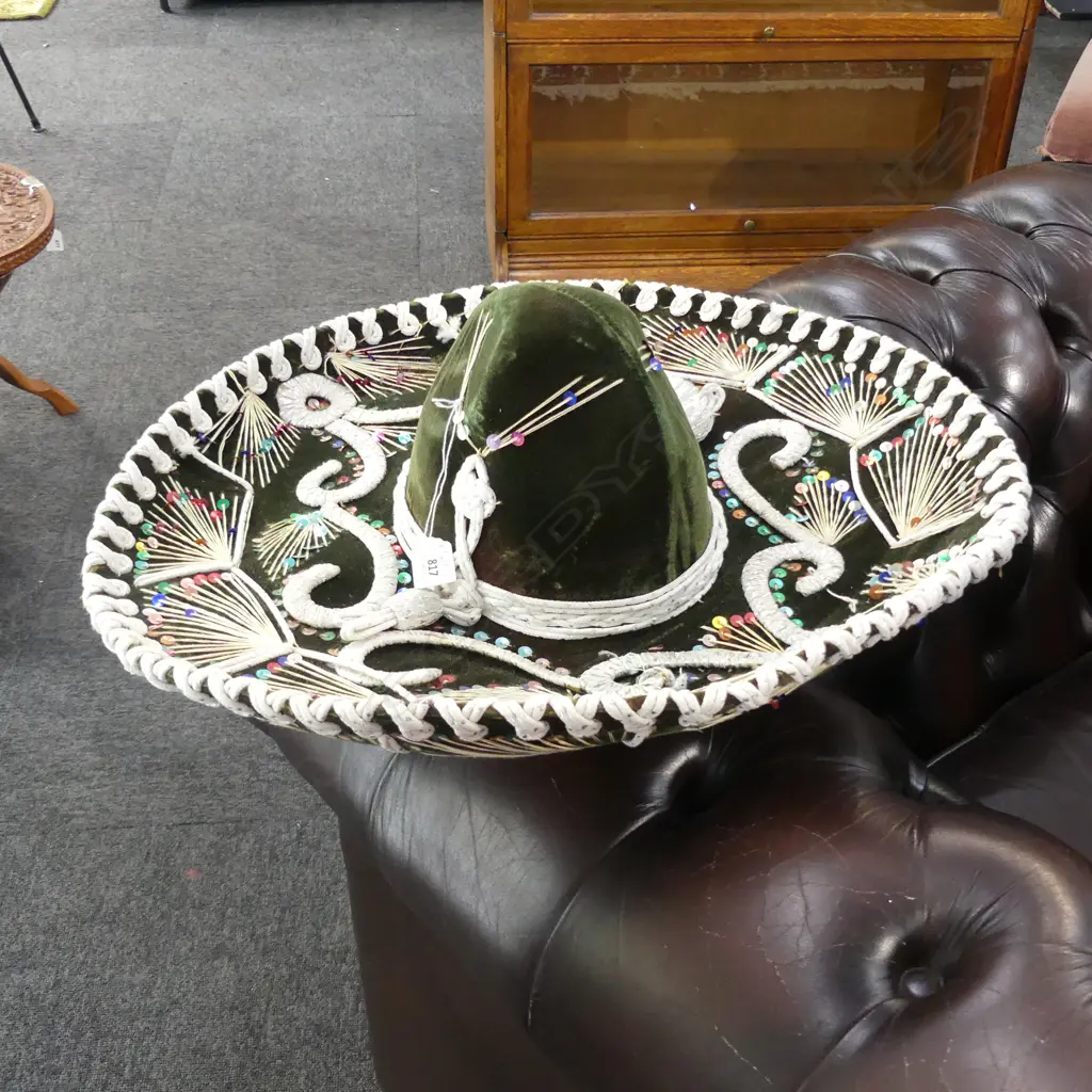 GREEN VELVET SOMBRERO 550mm dia Image 1++