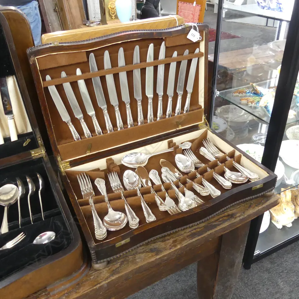 CANTEEN OF WALKER & HALL CUTLERY Image 1++