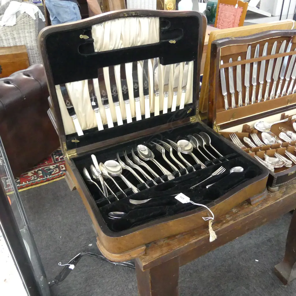LARGE CANTEEN SILVER PLATE CUTLERY INCL. 'BONE' HANDLES Image 1++