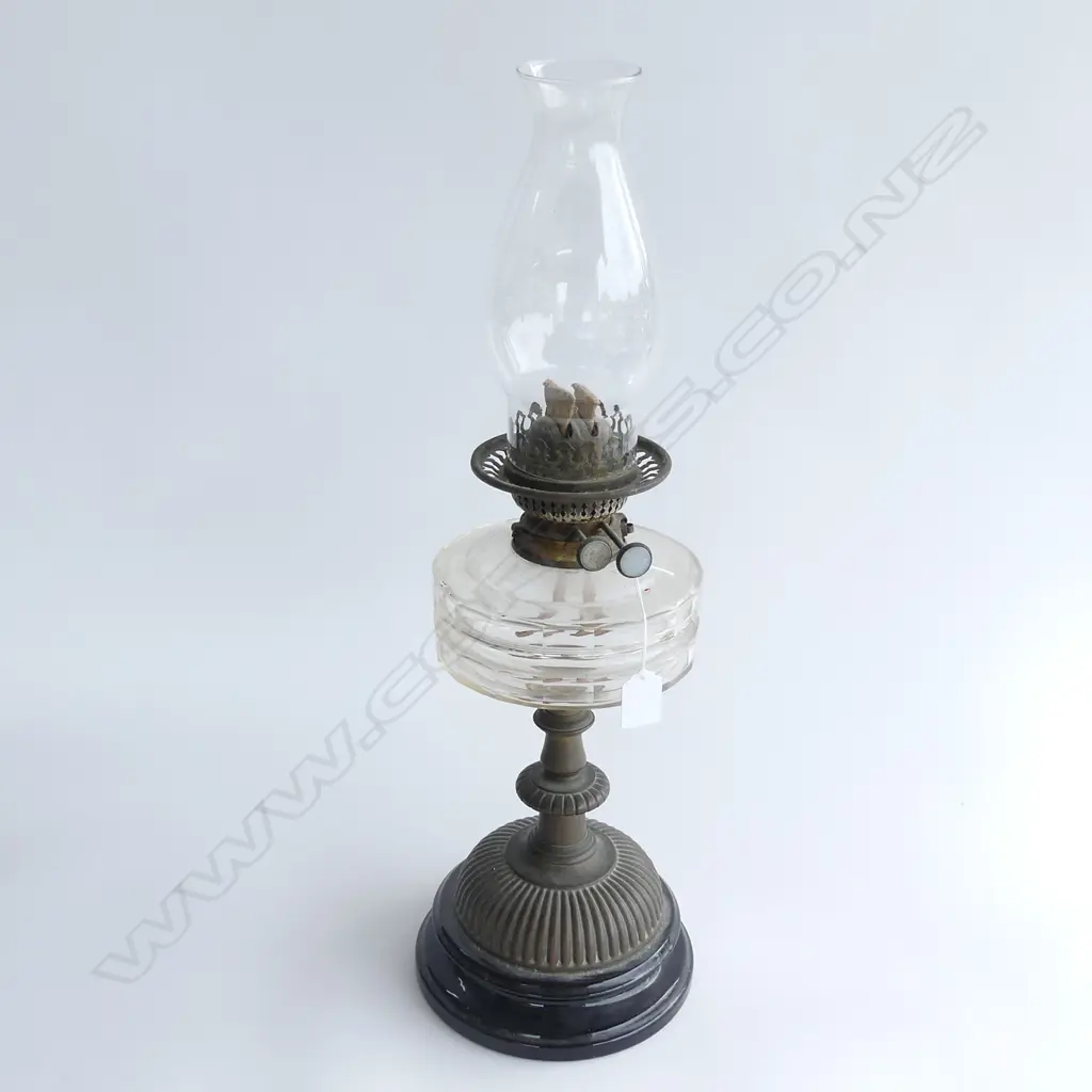 BRONZE & GLASS OIL LAMP H.575mm Image 1++