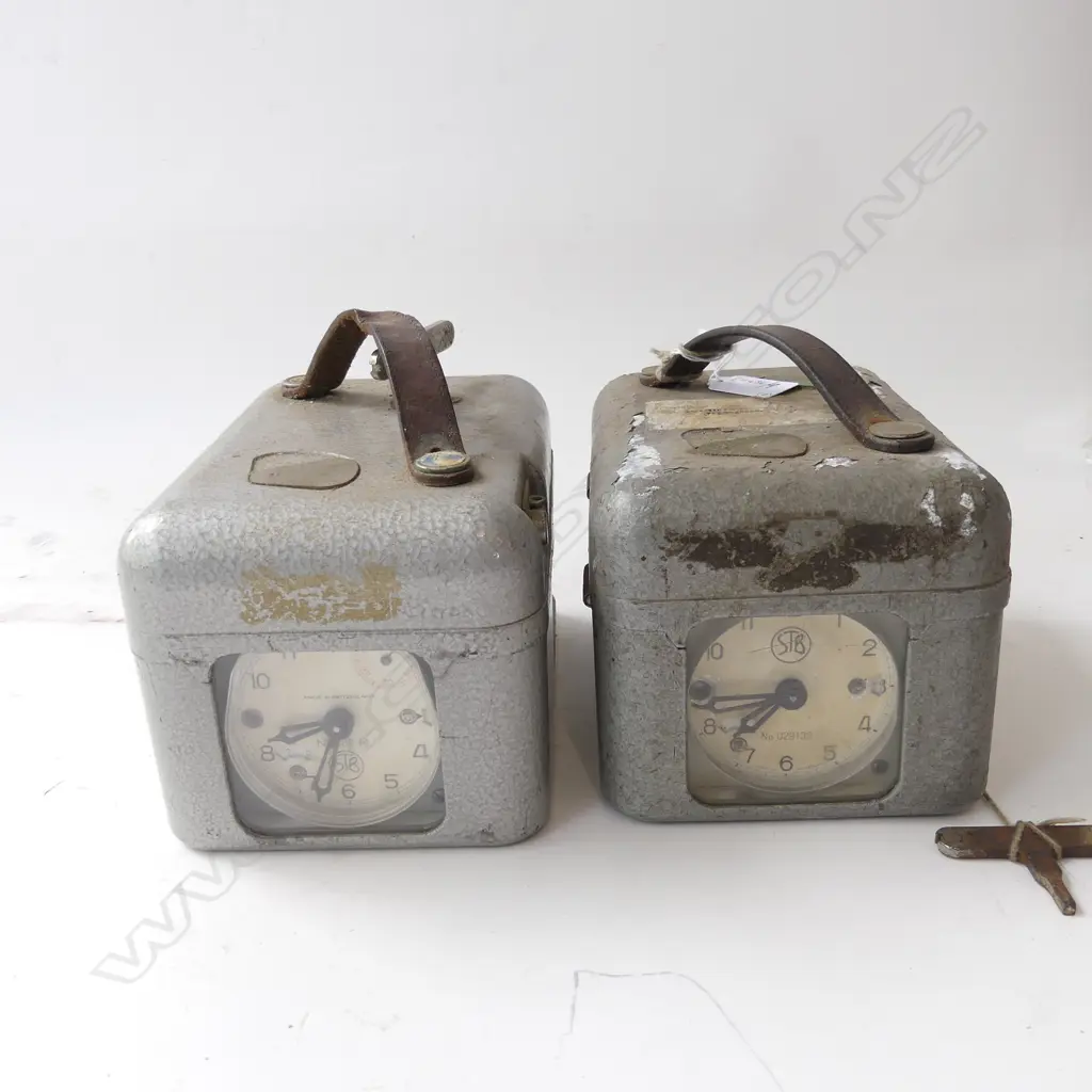 2 HOMING PIGEON CLOCKS Image 1++