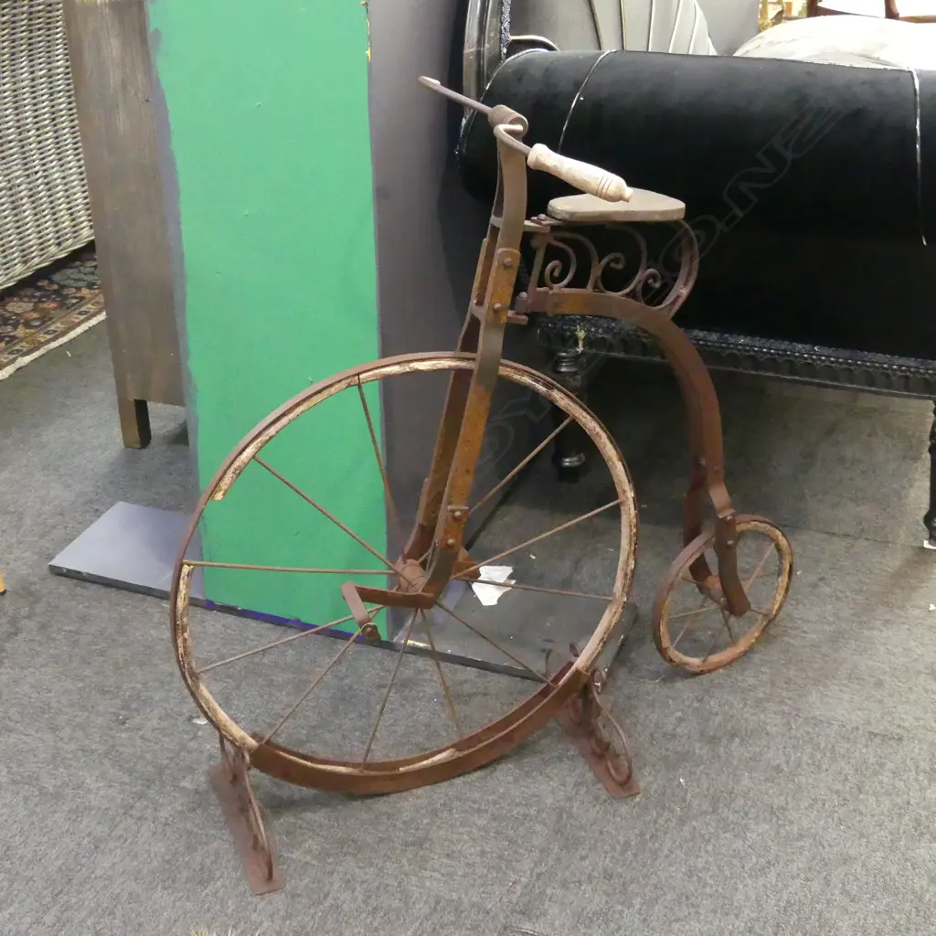 VINTAGE STYLE CHILD’S PENNY FARTHING ON STAND Image 1++