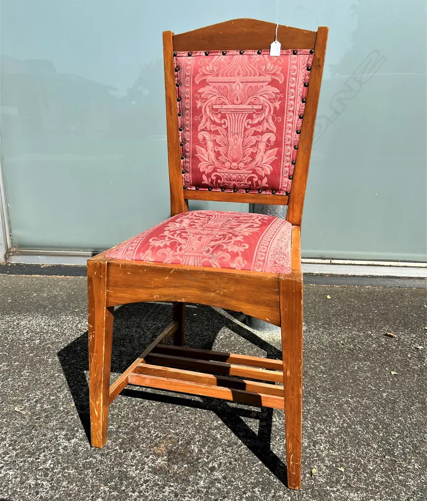 ROY LIPPINCOTT RIMU AUCKLAND UNIVERSITY CHAIR LABELLED D.S.C Cousins & Cousins Ltd Image 1++