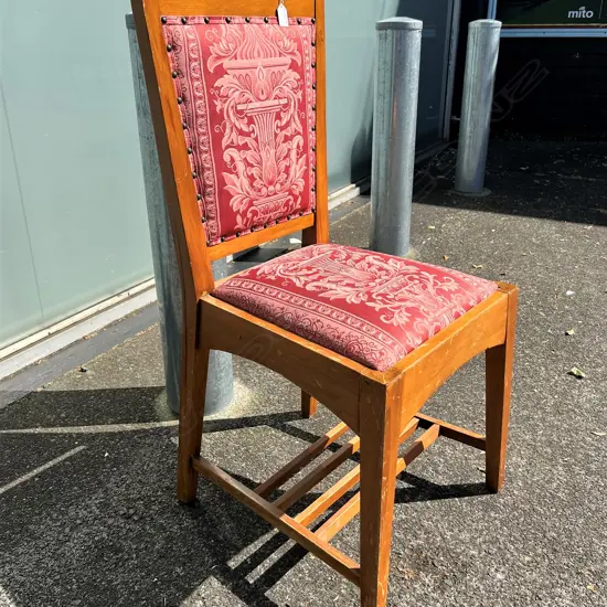 ROY LIPPINCOTT RIMU AUCKLAND UNIVERSITY CHAIR LABELLED D.S.C Cousins & Cousins Ltd