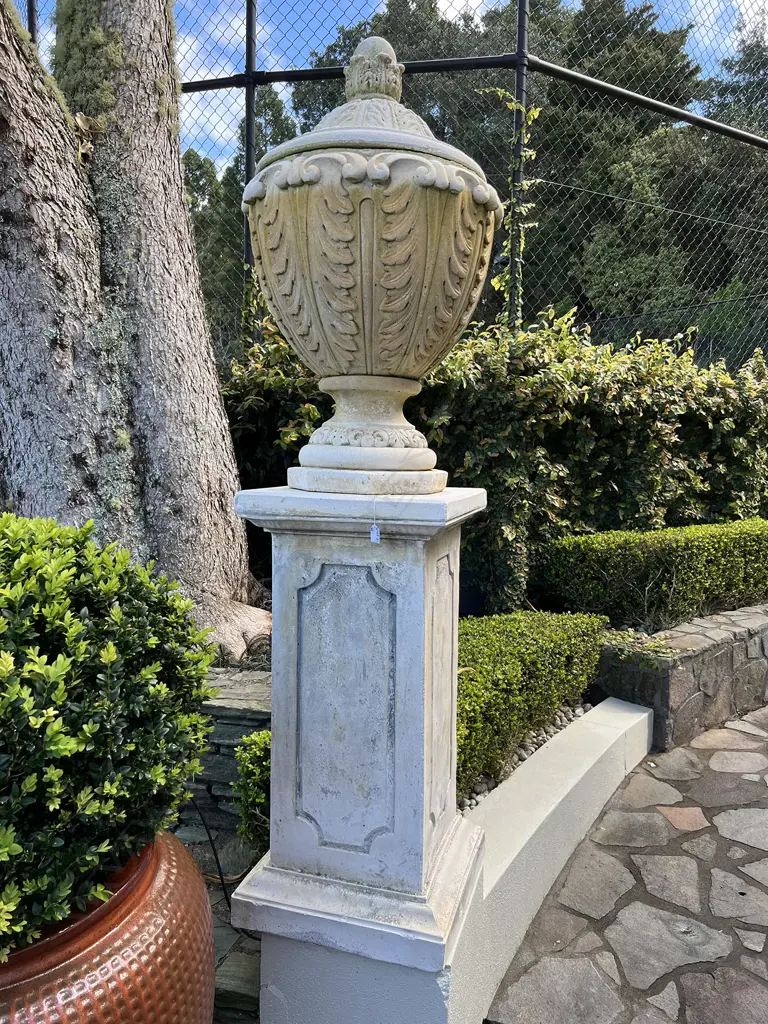 PR LGE CLASSICAL LIDDED CONCRETE CLASSICAL LIDDED URNS ON TALL PLINTHS H.1900mm Image 1++