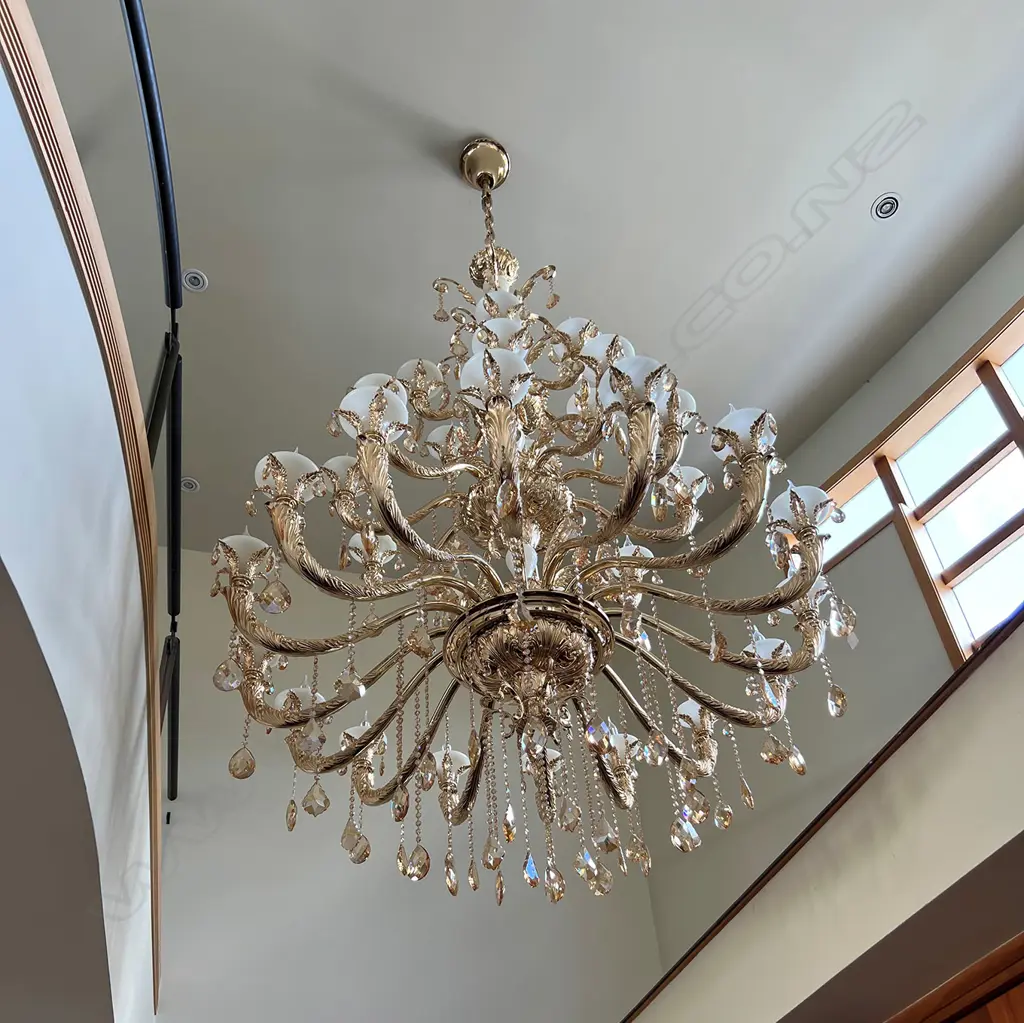 VERY LGE MODERN CHANDELIER 3 TIERS 22 LIGHTS & ARMS MILK GLASS SHADES H.2100mm Image 1++