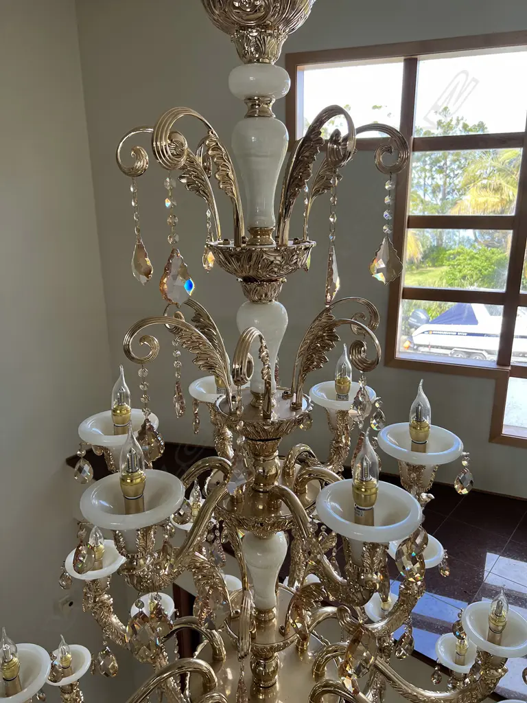 VERY LGE MODERN CHANDELIER 3 TIERS 22 LIGHTS & ARMS MILK GLASS SHADES H.2100mm Image 1++