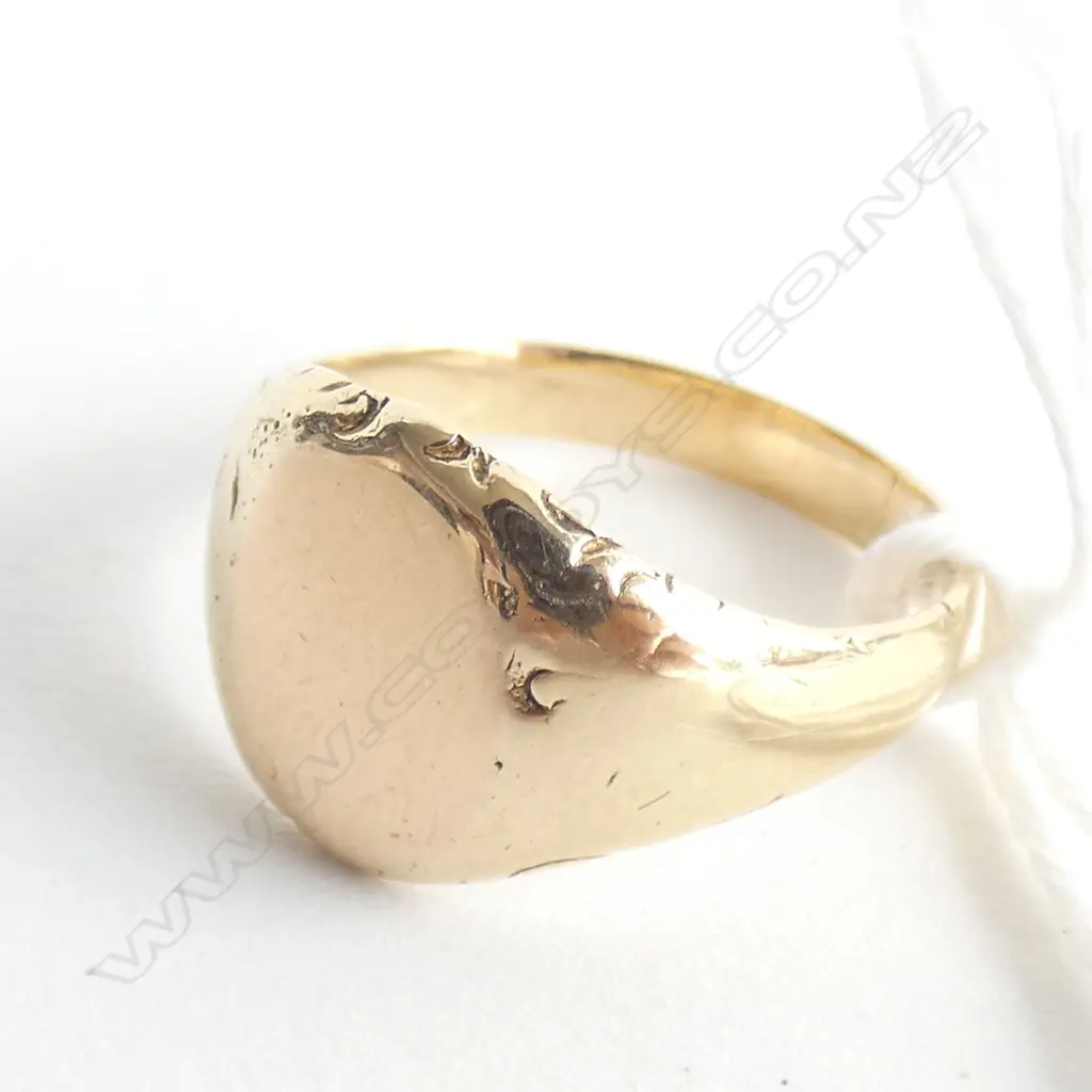 18CT GOLD SIGNET RING 5.25gm Image 1++