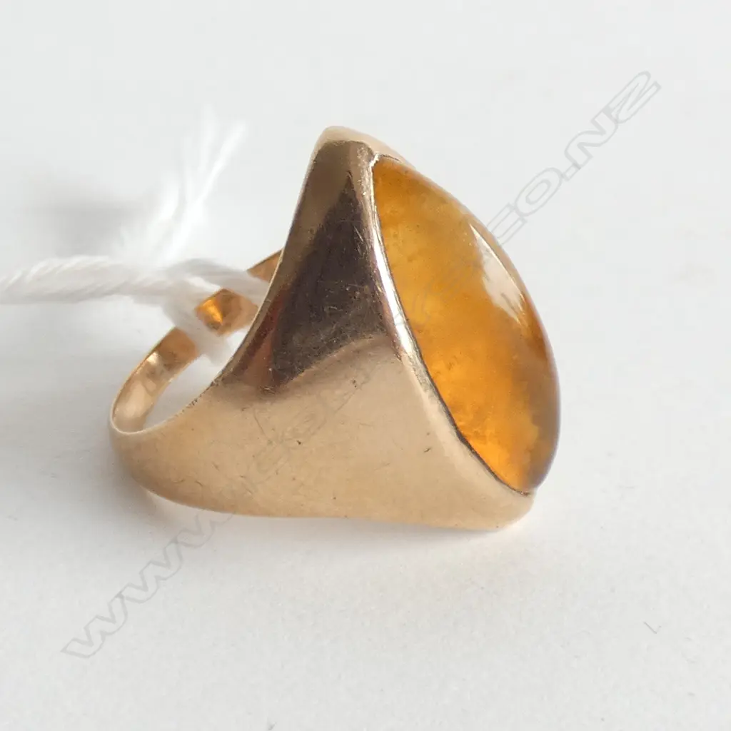 9CT GOLD AND AMBER RING Image 1++