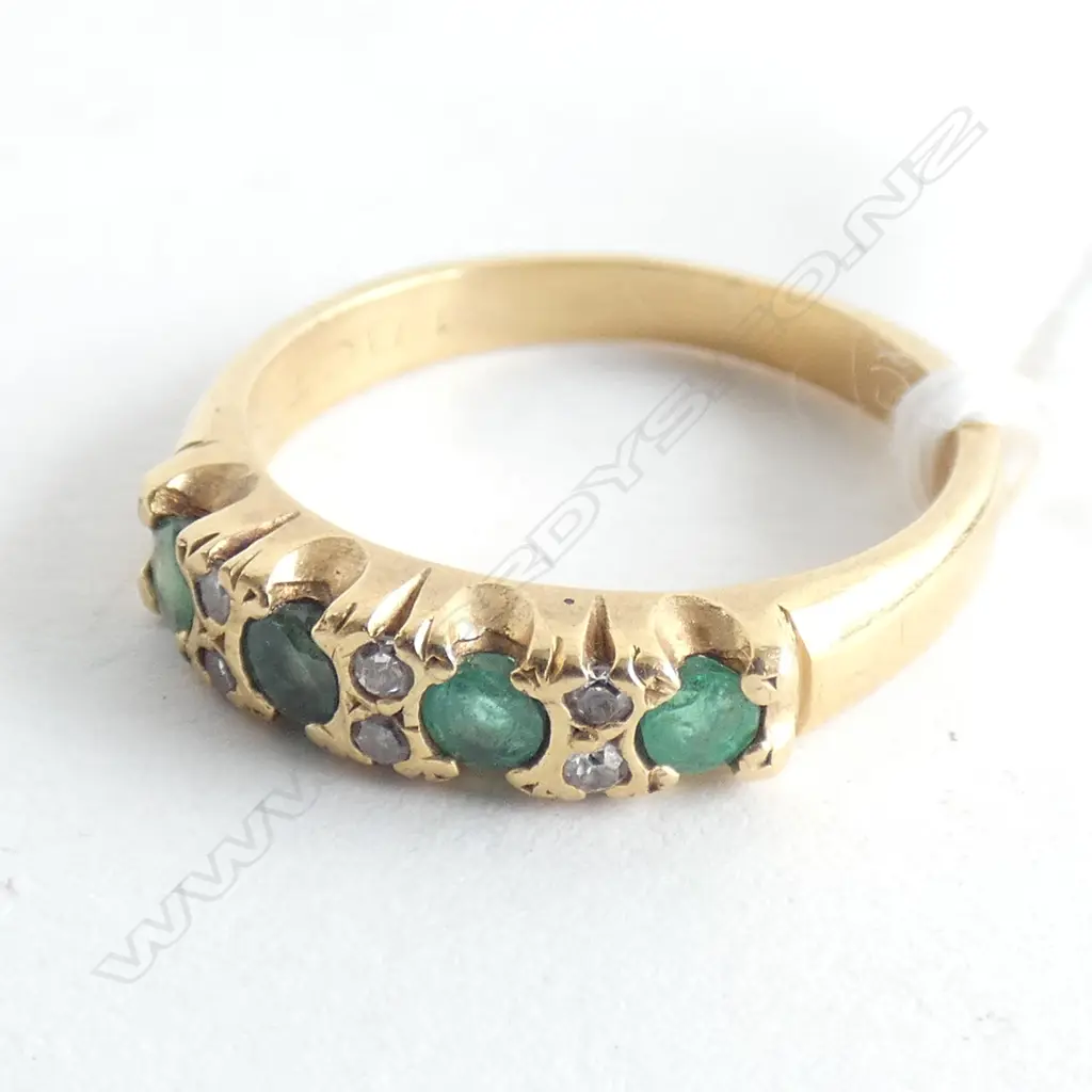 18CT EMERALD & DIA. BAND RING 10 STONE Image 1++