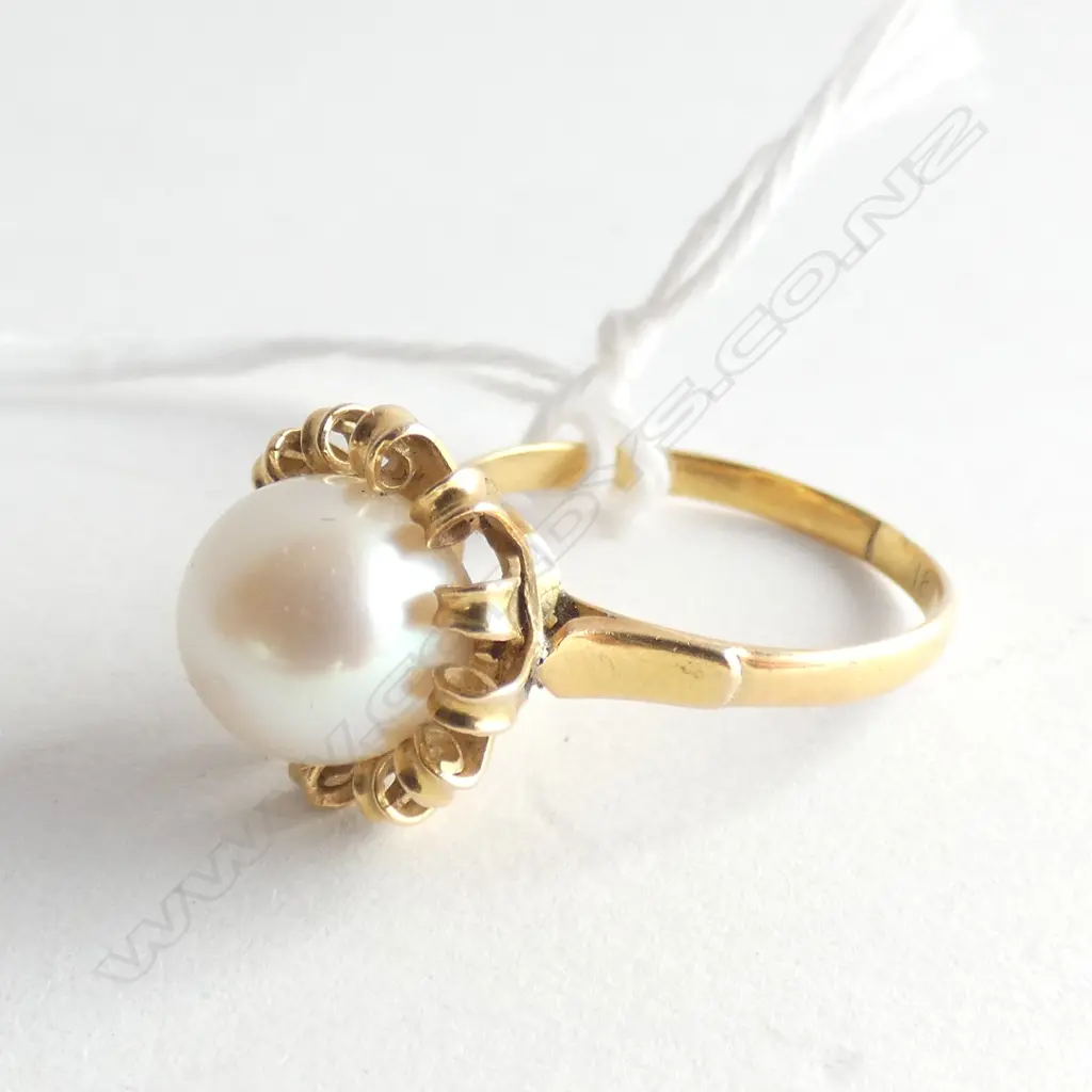 18 CT GOLD & CULTURED PEARL RING 3.2 GRAMS Image 1++