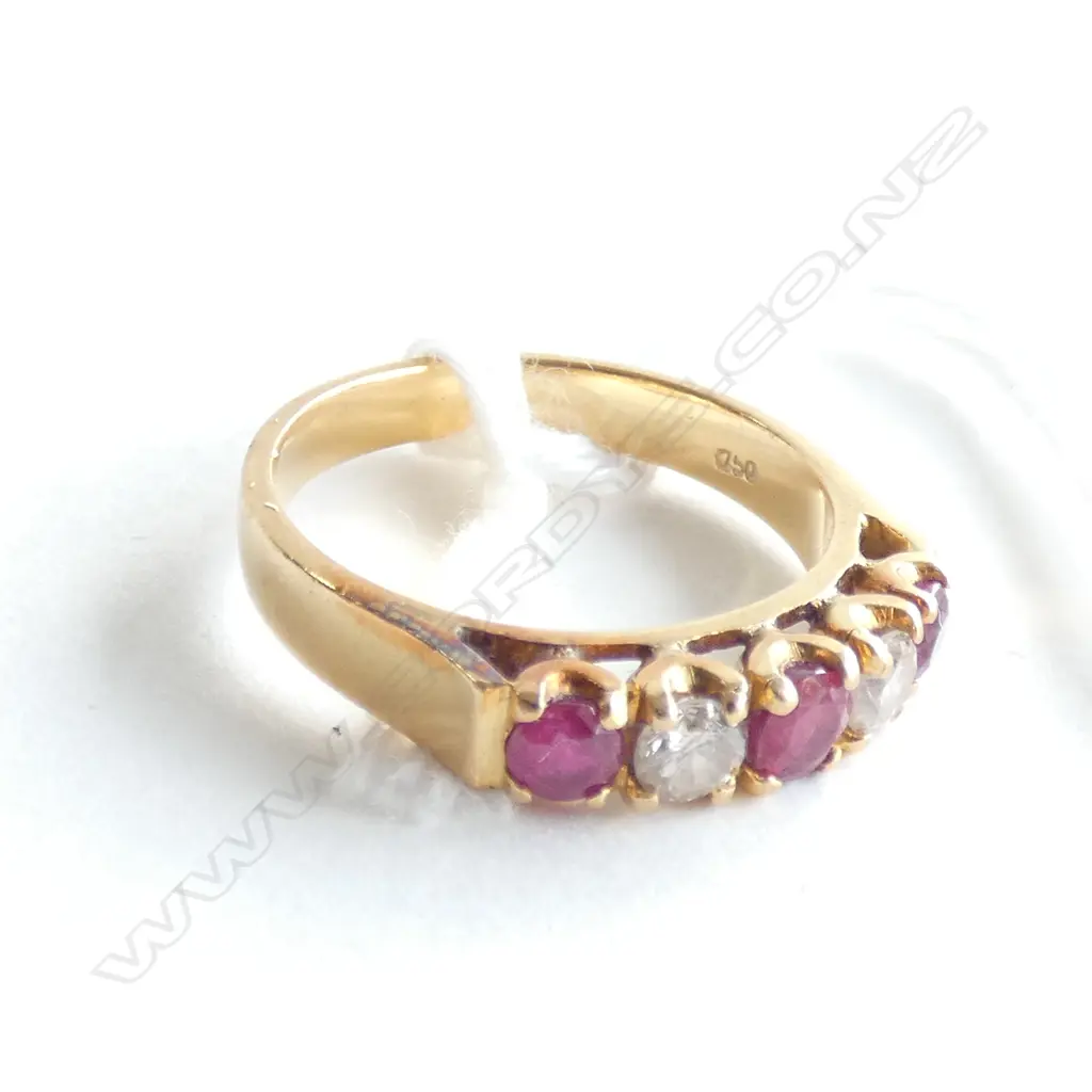 18CT 3 RUBY & 2 DIAMOND BRIDGE RING Image 1++