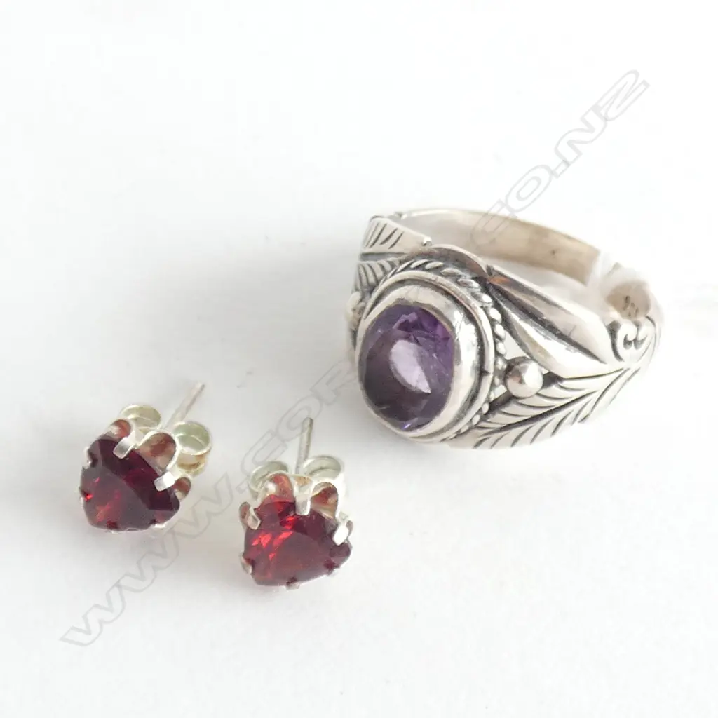 SILVER/AMETHYST RING & SILVER/GARNET EARRINGS Image 1++
