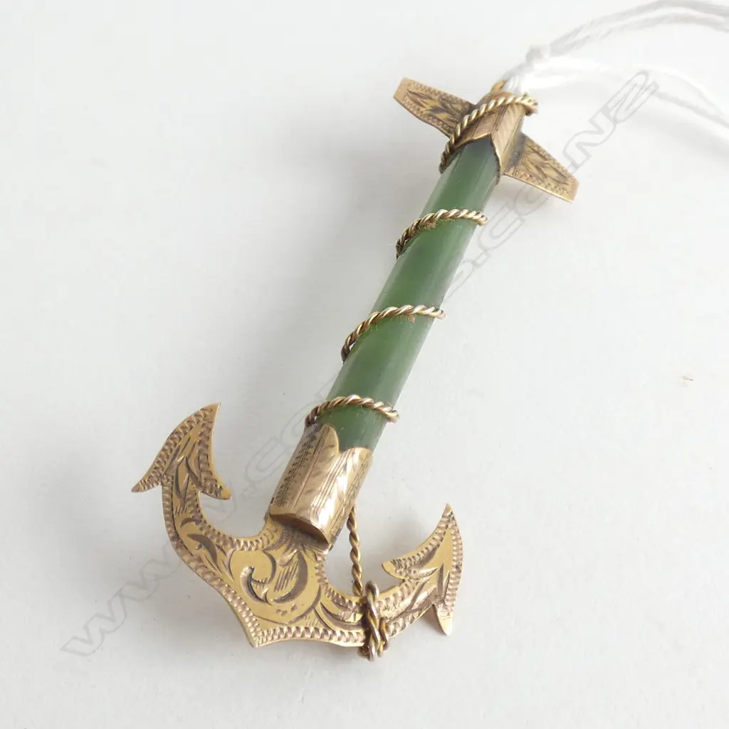 (19980) C1900 POUNAMU & 9CT FOULED ANCHOR BROOCH H.63mm Image 1++