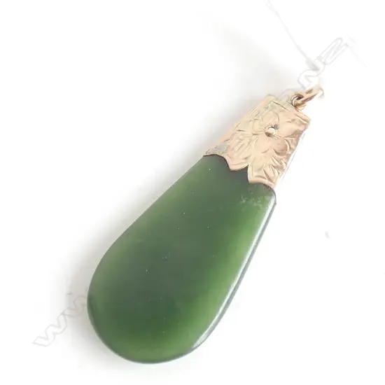 (19990) c1900 9CT MOUNTED GREENSTONE PENDANT L.48mm.