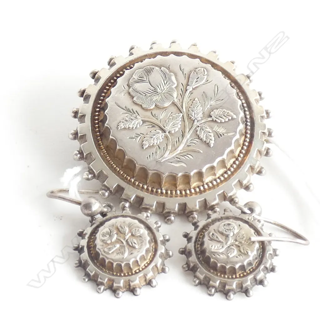 (20112) VICT SILVER BROOCH & EARRING SET. AESTHETIC MOVEMENT Image 1++