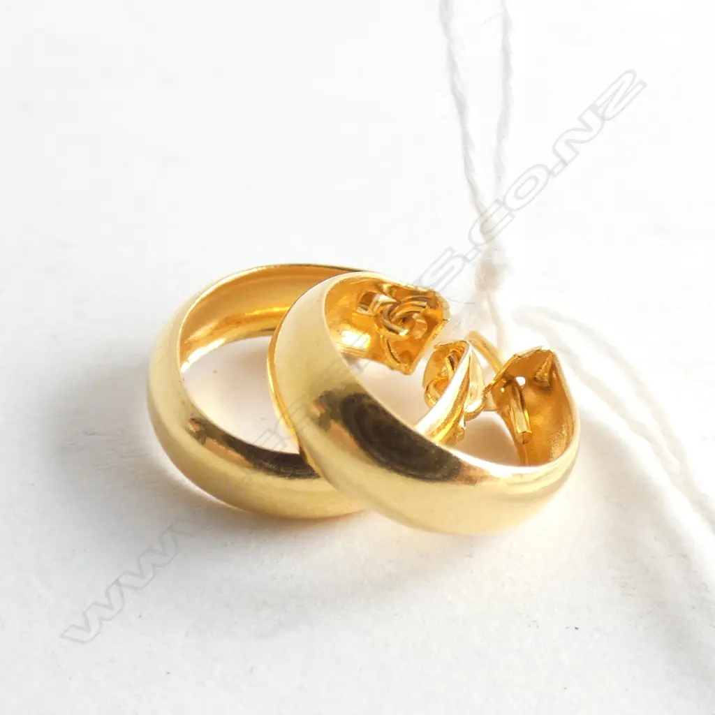 PAIR 22CT GOLD EARRINGS 1.79gm (73) Image 1++