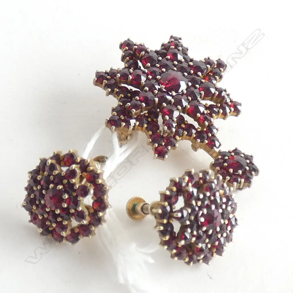 ANTIQUE GOLD ON SILVER GARNET SET BROOCH + EARRINGS Image 1++