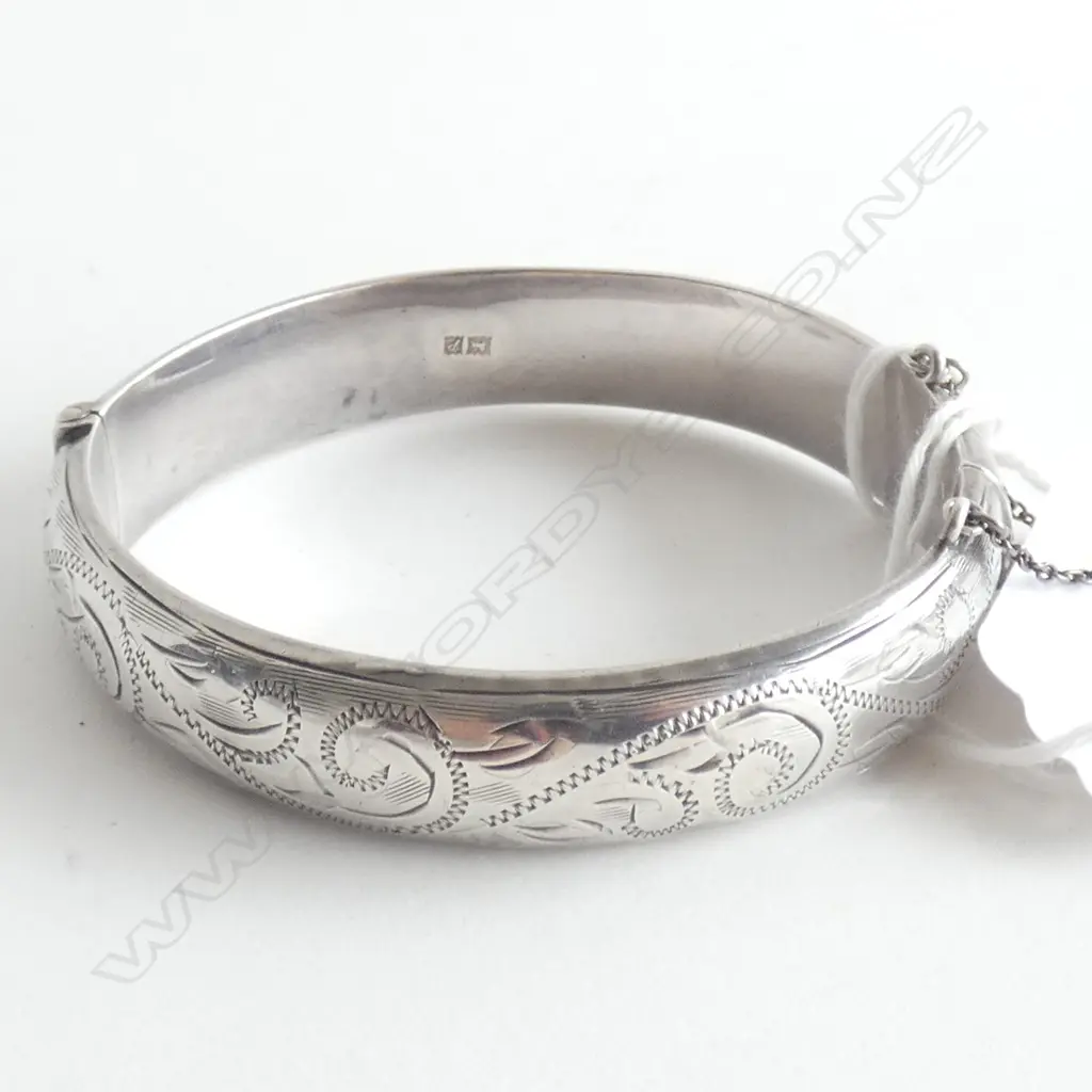 (19991) VINTAGE SILVER HALF HINGED BANGLE ENGRAVED Image 1++