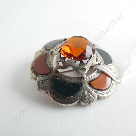 SCOTTISH SILVER AND AGATE BROOCH