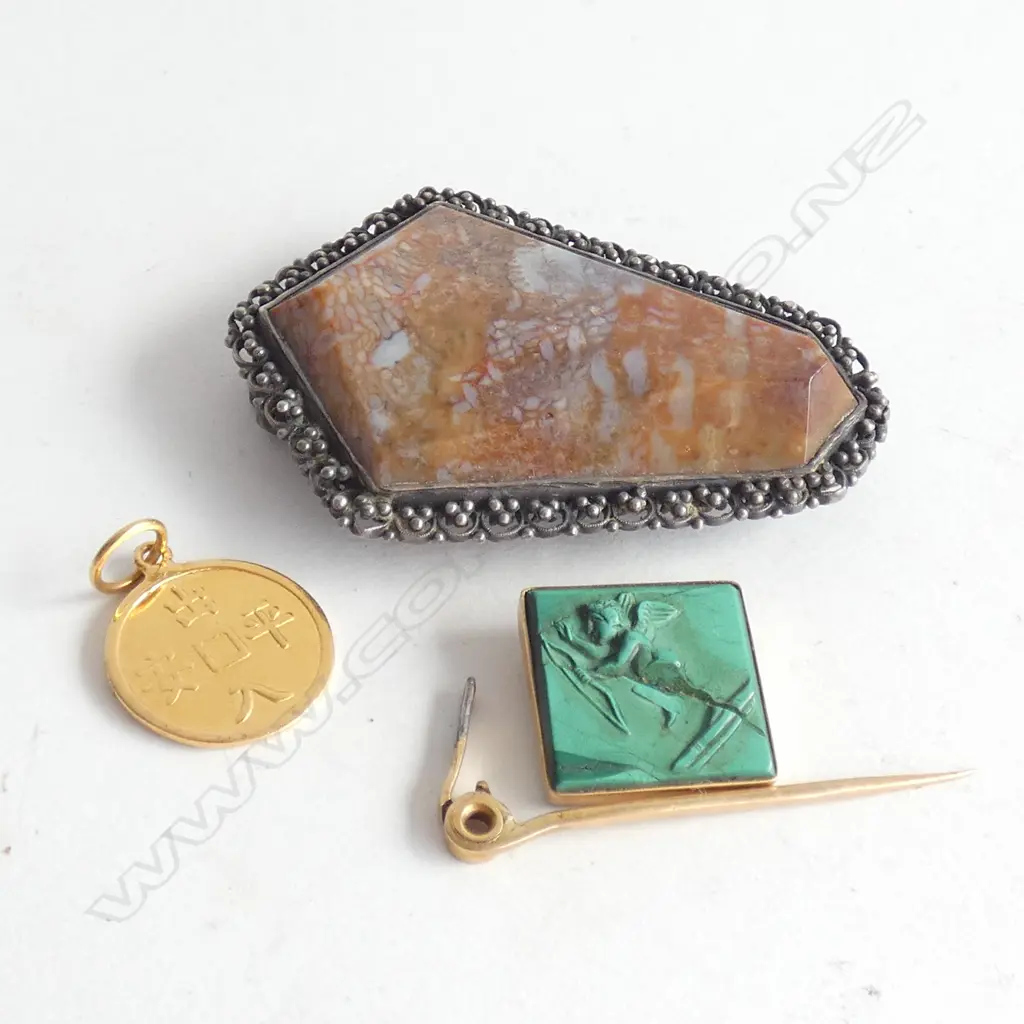 AGATE CLIP/MALACITE PIN (AF)/SMALL 22CT GOLD PENDANT Image 1++