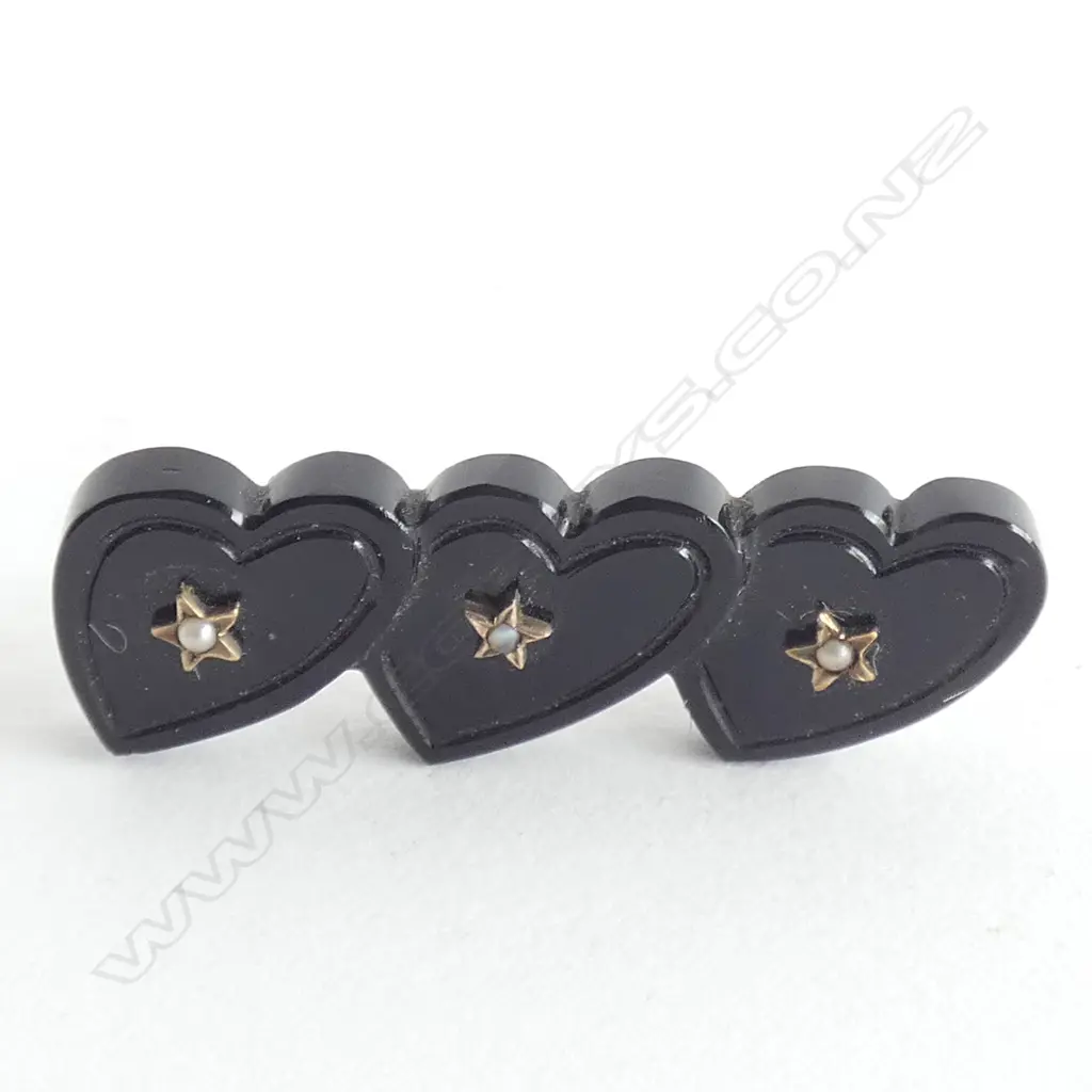  VICTORIAN JET & PEARL TRIPLE HEART BROOCH Image 1++