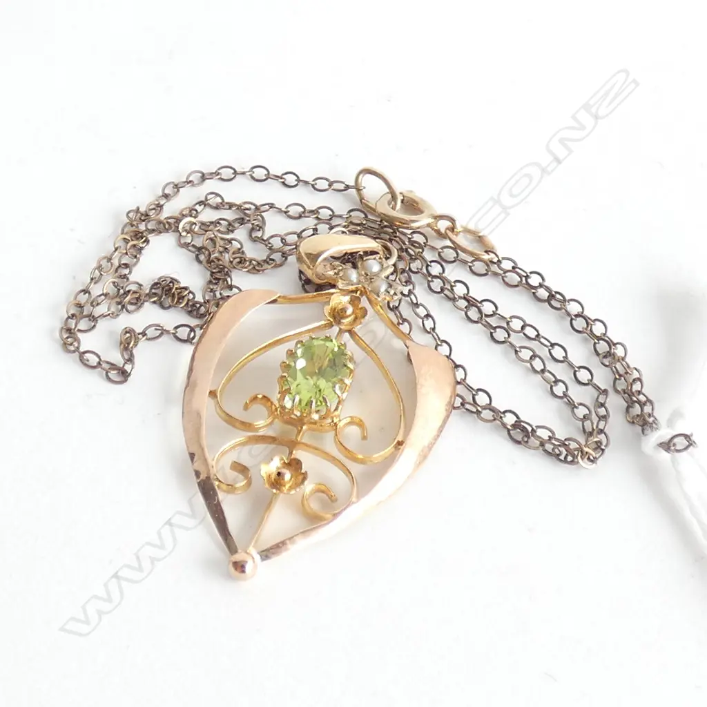 9CT GOLD EDWARDIAN ART NOUVEAU PEARL & PERIDOT PENDANT Image 1++