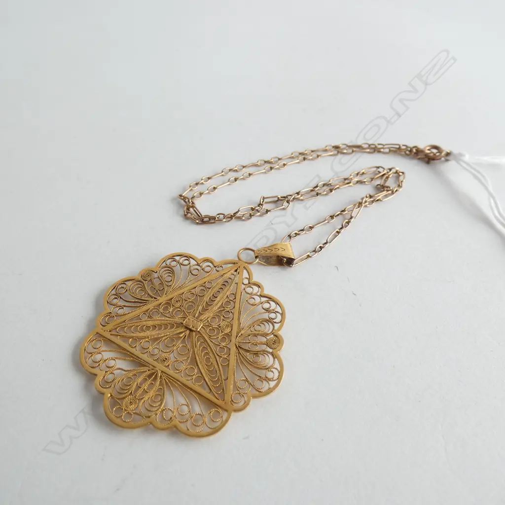 9CT GOLD FILIGREE PENDANT AND CHAIN 6.68gm Image 1++