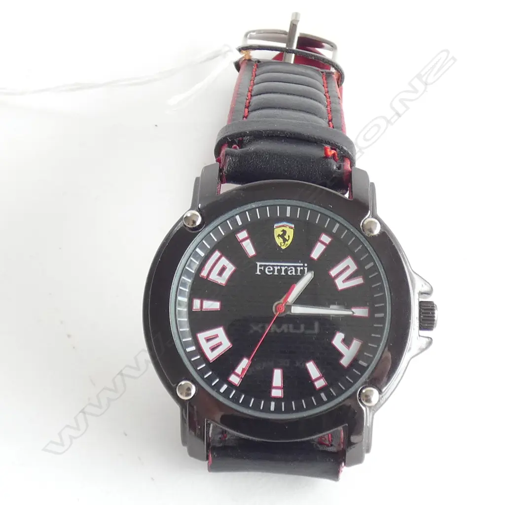 'FERRARI' WATCH Image 1++