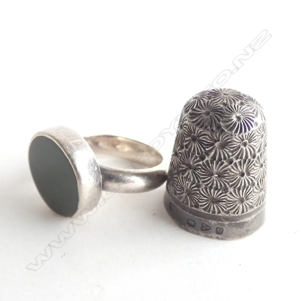 (20013)SILVER THIMBLE & SILVER & POUNAMU MODERNIST RING Image 1++