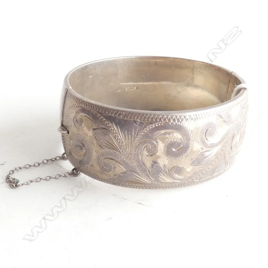 H&S STERLING SILVER ENGRAVED HINGED BANGLE Image 1++