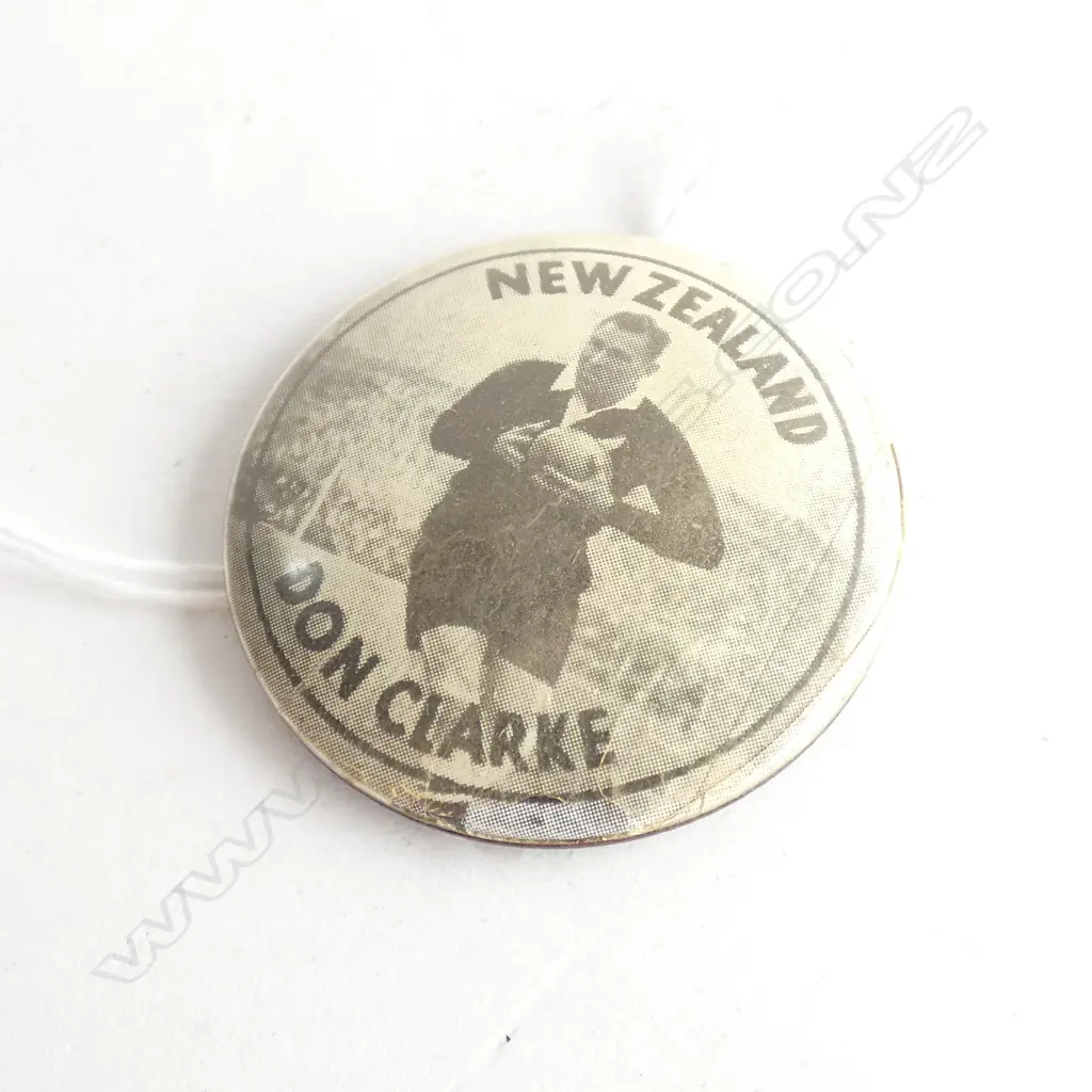 1950'S 'NEW ZEALAND DON CLARKE' BADGE NO PIN Dia.41mm Image 1++