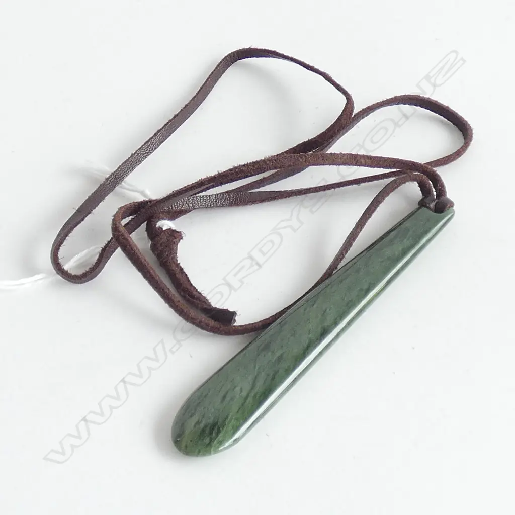 POUNAMU PENDANT L.92MM. ON LEATHER CORD Image 1++