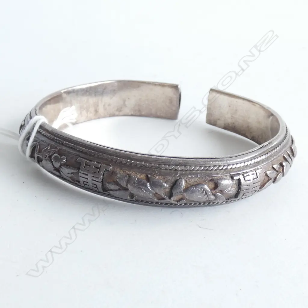 CHINESE SILVER CUFF BANGLE  Image 1++