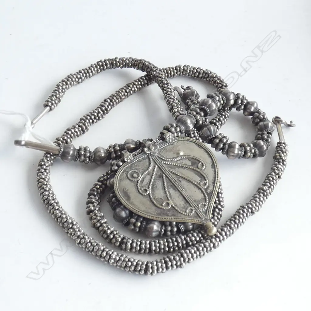 2 INDIAN SILVER NECKLACES Image 1++